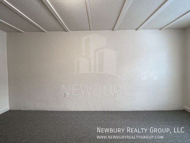 Building Photo - 29 Hickory St