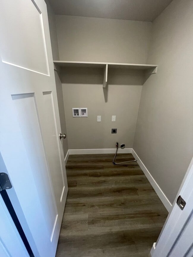 Building Photo - Cedar Reserve!