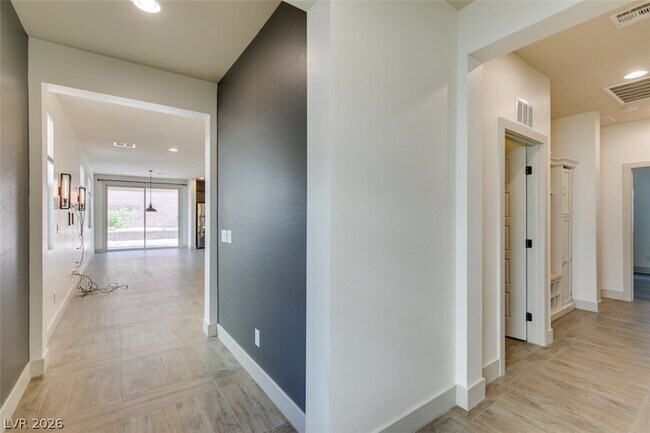 Building Photo - 9009 Janice Glen Ave