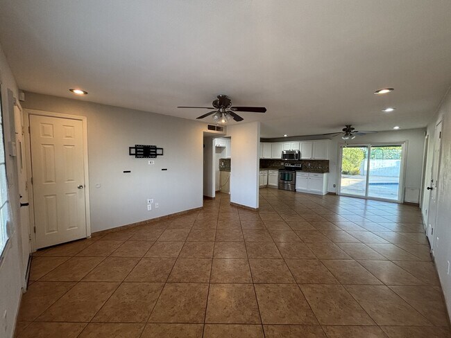 Building Photo - 3441 E Claire Dr