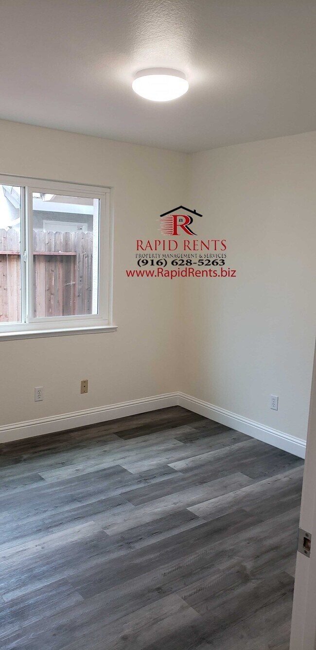 Building Photo - 8947 Giant Panda Dr