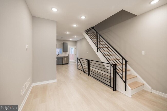 Building Photo - 2428 Jasper St