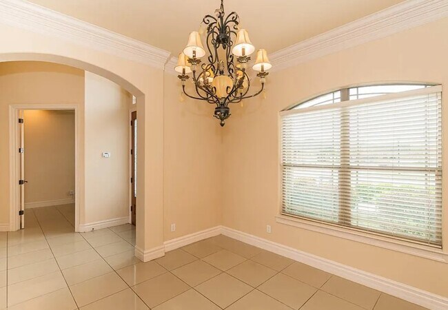 Building Photo - 7 Stonebrook Ct