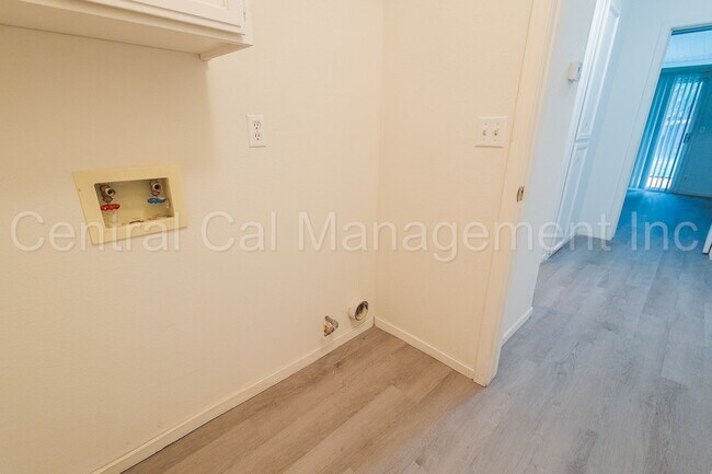 Building Photo - 3 Bedroom/2 Bath Home in RiverLakes - $225...