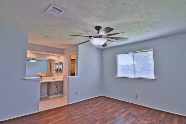 Building Photo - 2706 S Brompton Dr