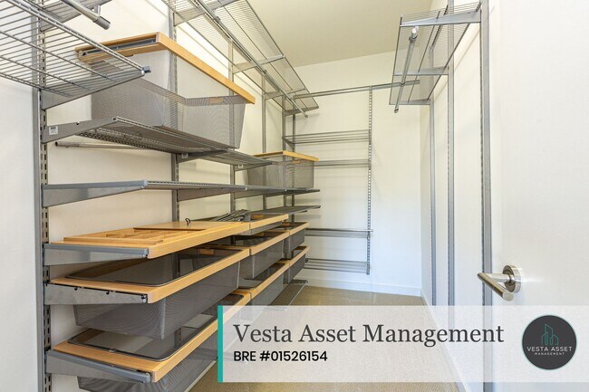 Building Photo - Welcome Home to Dogpatch's Finest