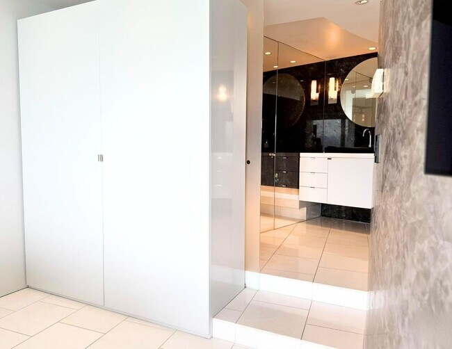 Building Photo - Designer Luxury. Iconic Views. Extraordinary Living.