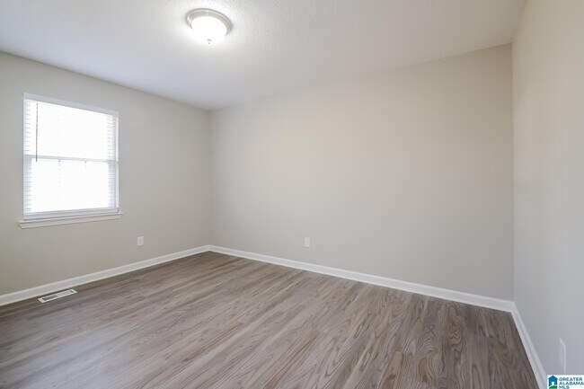 Building Photo - 1003 Oak Blvd