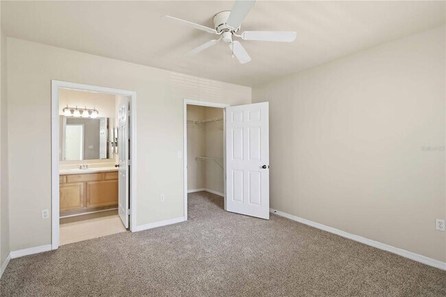 Building Photo - 1015 Villagio Cir