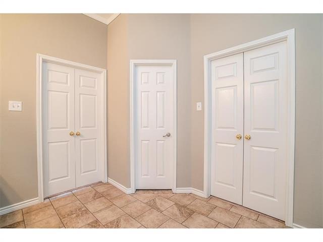 Building Photo - 8009 Indian Palms Trail