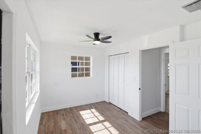 Building Photo - 270 SW 10th Ave