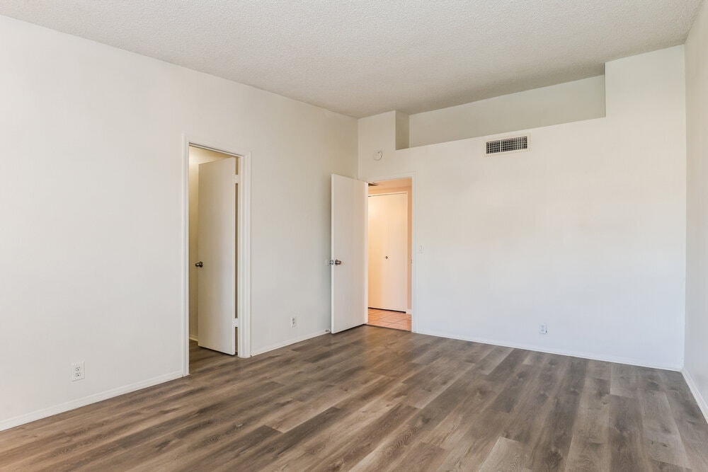 Building Photo - 8516 W Roma Ave