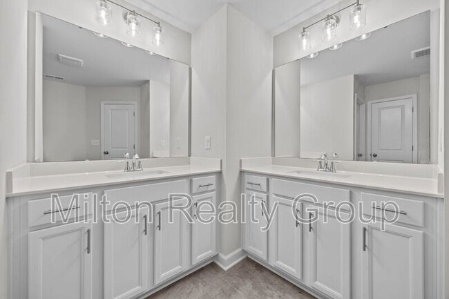 Building Photo - 63 Village Edge Dr