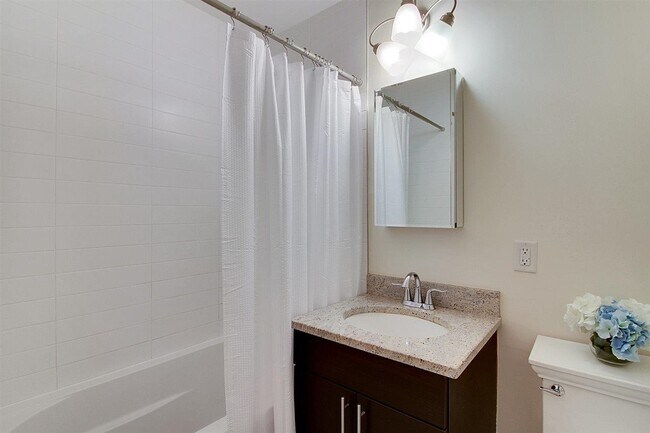 Building Photo - 227 Christopher Columbus Dr