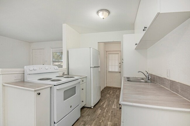 Building Photo - 6000 Calloway Ct