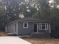 Building Photo - 2817 Beechwood Dr