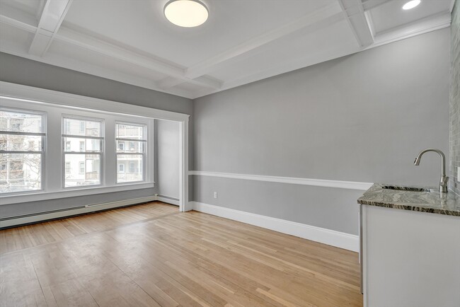 Building Photo - 142 Sutherland Rd
