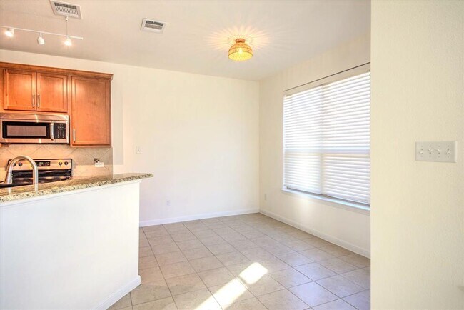 Building Photo - 2410 Great Oaks Dr
