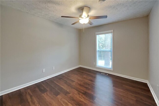 Building Photo - 2242 Josephine Ct