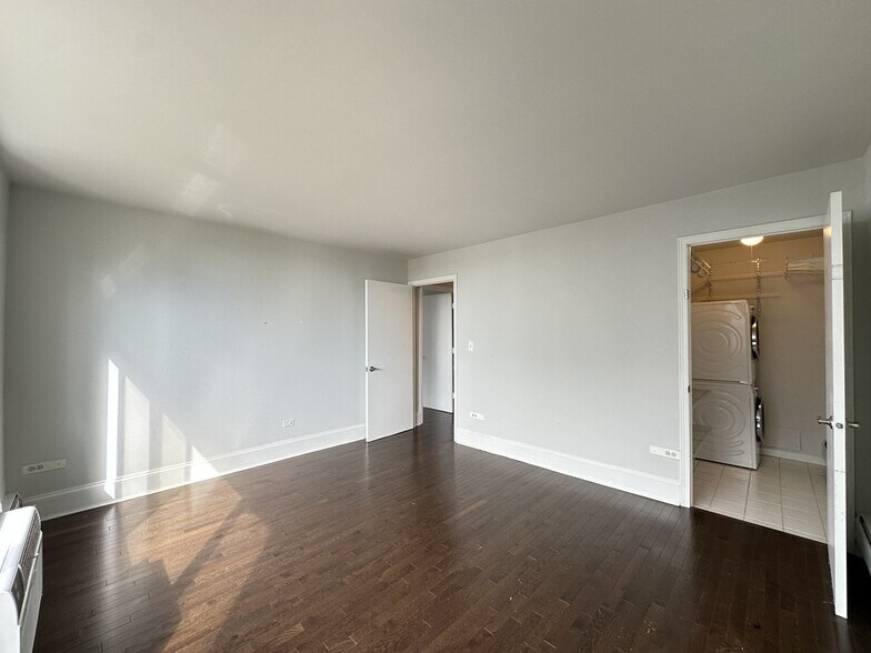 Building Photo - 1349 N Dearborn St