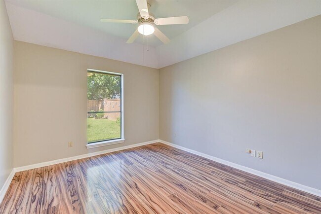 Building Photo - 3730 Sunshine Ln
