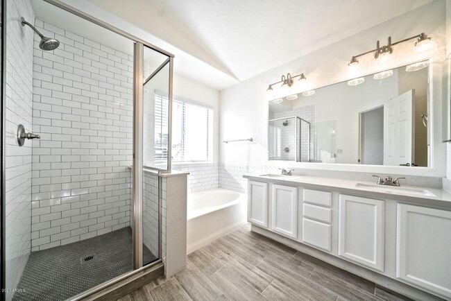 Building Photo - 1213 W Glenmere Dr