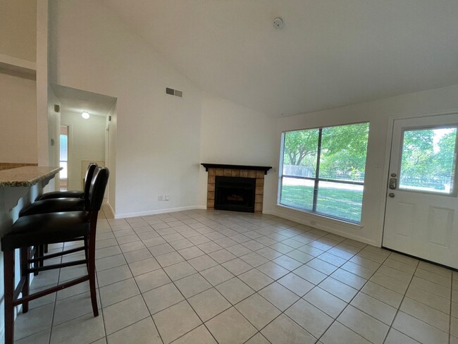 Building Photo - 210 E Denton Dr