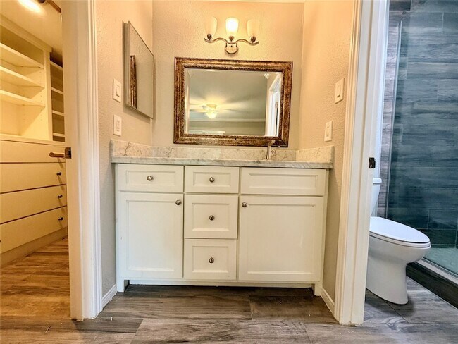 Building Photo - 811 Threadneedle St