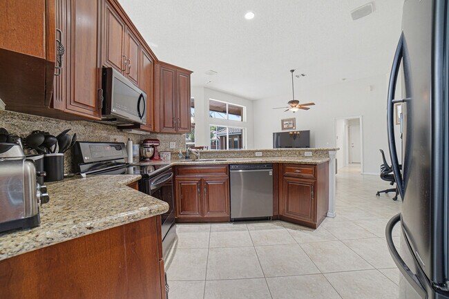 Building Photo - 10599 St Thomas Dr