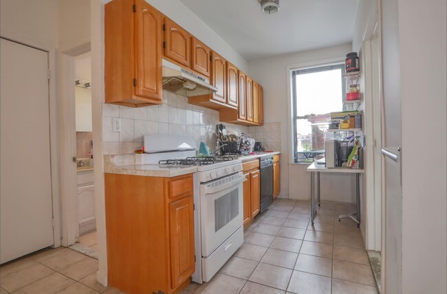 Primary Photo - 206 4th St