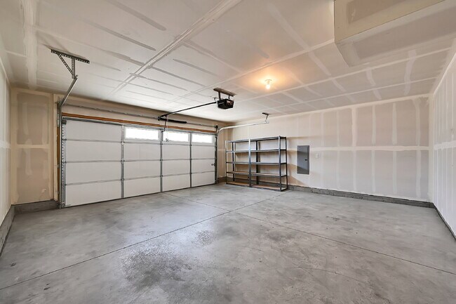 Building Photo - $2,650 - 4 bed, 3.5 bath updated home in C...