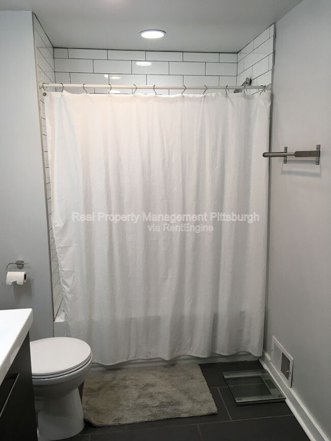 Building Photo - 5619 E Liberty Blvd