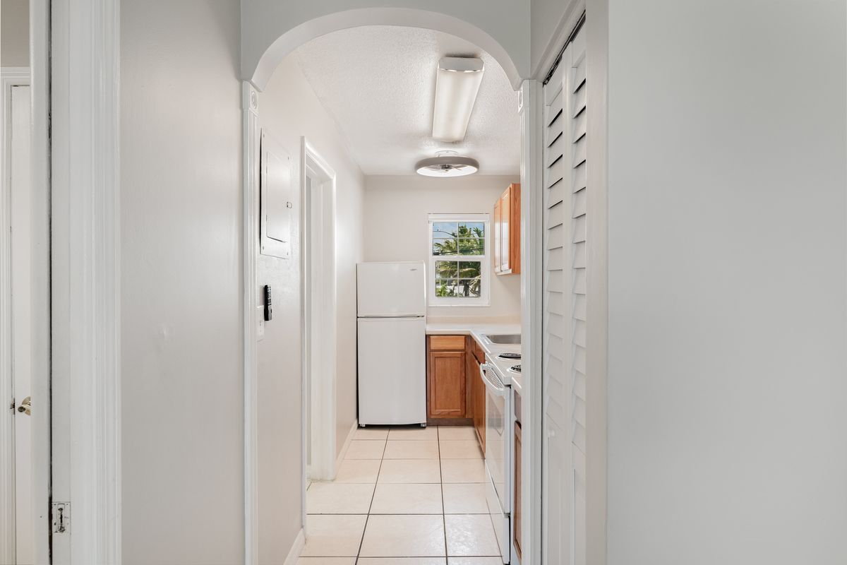 Building Photo - 390 W Cocoa Beach Causeway