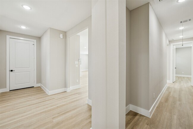 Building Photo - 2602 Martinas Ct