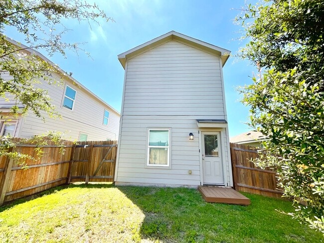 Building Photo - *MOVE IN SPECIAL* Modern Two-Story Home with Garage & Fenced Yard!