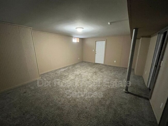 Building Photo - 921 Millikin St