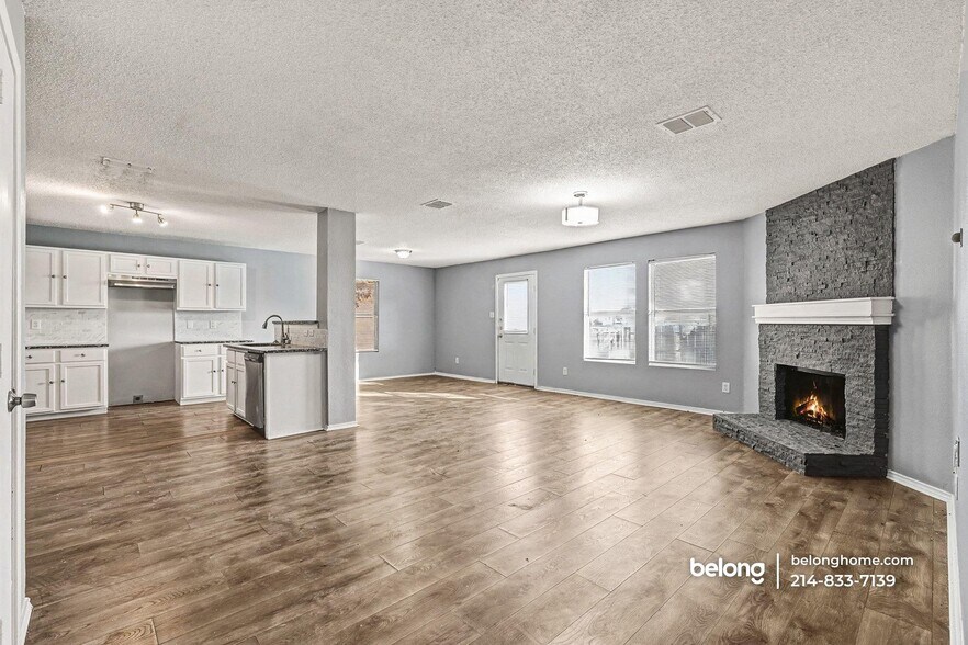 Building Photo - 2256 White Oak Dr