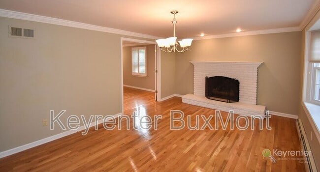 Building Photo - 5 Cedar Woods Dr