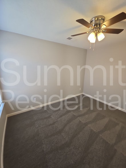 Building Photo - 4560 Longtree Ave