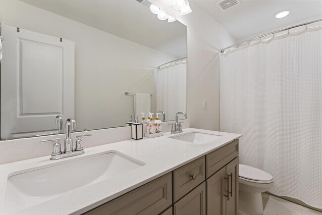 Building Photo - 116 Farrier Ln