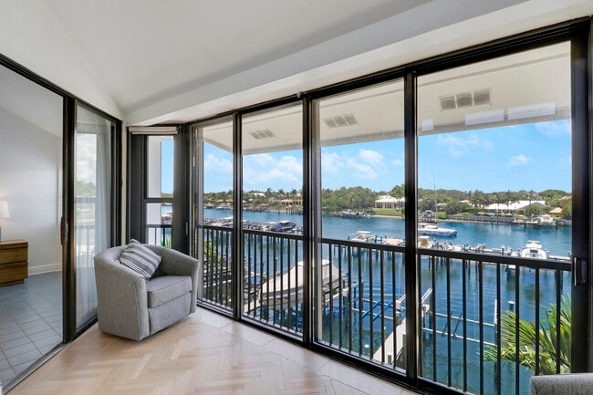 Building Photo - 543 Bay Colony Dr N