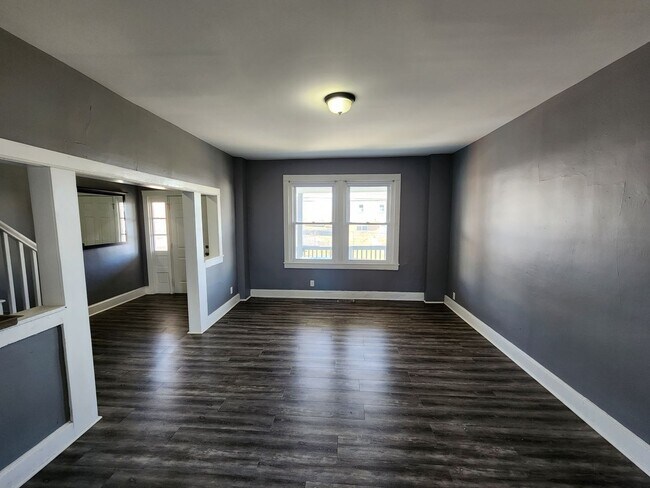 Building Photo - Twin home with stainless appliances, centr...
