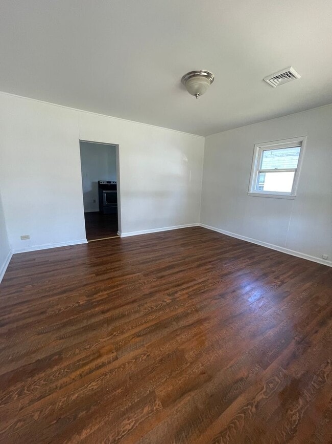 Building Photo - 3 Bed House For Rent in Elsberry
