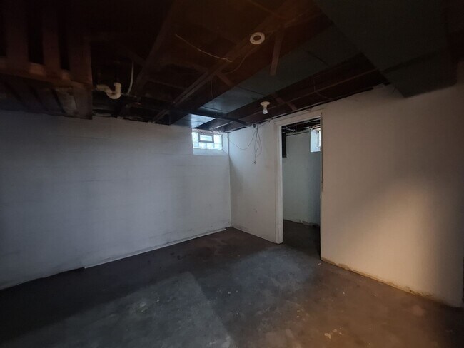 Building Photo - 11243 Roxbury St