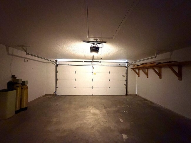 Building Photo - 405 Gina Dr