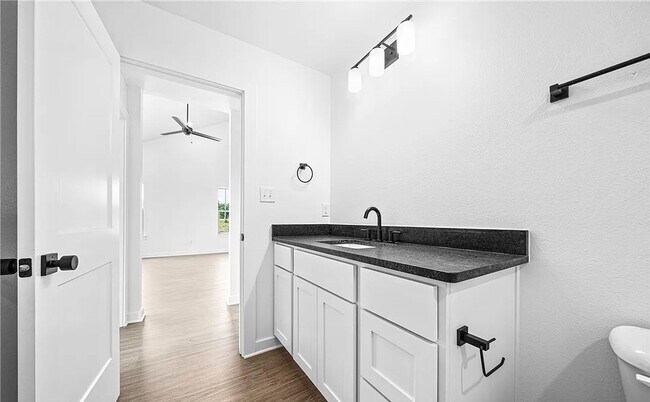 Building Photo - New 2 bedroom 2 bath house/FLEXIBLE LEASE TERM