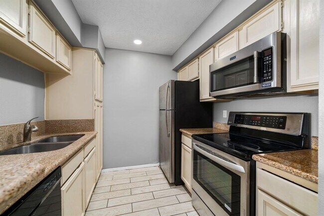 Building Photo - 10555 Turtlewood Ct