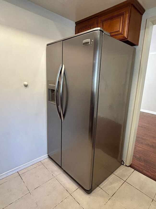 Building Photo - Spacious 2-bedroom with bonus room townhom...