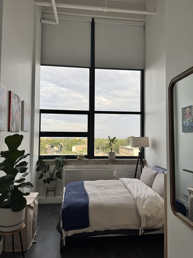 Building Photo - 4000 W Diversey Ave