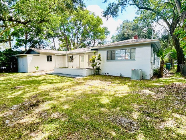 Building Photo - Beautiful 2/1.5 Home in Winter Park plus a...